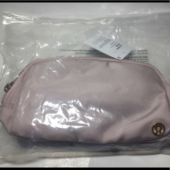 NWT Lululemon Everywhere Belt Bag Misty Pink - Picture 4 of 8